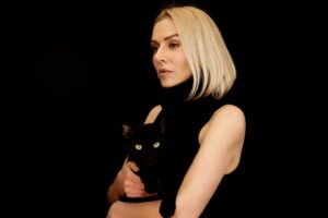 Allison McAtee Instagram - #kittylove 💕 #aka #purrfect #valentine ❤️ #quarantinevalentine #meowlife #photocredit📸 to the #spectacular @sarahdesage .
#happyvalentinesday❤️ #blackcatsrule #blackcat #love