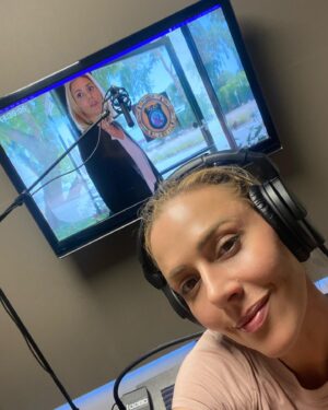 Allison McAtee Instagram - 🎬🎧🎬 #daytrade #detective ⭐️#adr 
#solving #allthethings 🔎
#thankyou @imageresources for always being so stellar! 🎙️
#actress #worklife #hollywood #california