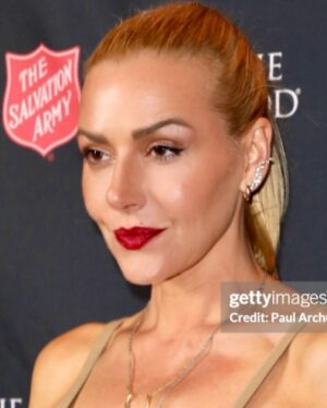 Allison McAtee Instagram - Fun #nighout❤️ Thank you @salvationarmyus for always doing #themostgood 🔔 and for hosting such a #goregous #gala ✨
My #stunningdress is the spectacular #designer @designsbyrjg 🤍 #luxuryfashionfriday #fairytaledress #losangeles #actress #redcarpet #beverlyhills