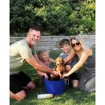 Allison Munn Instagram - Dolly Parton’s first bath turned into a family affair. 🐕🛁