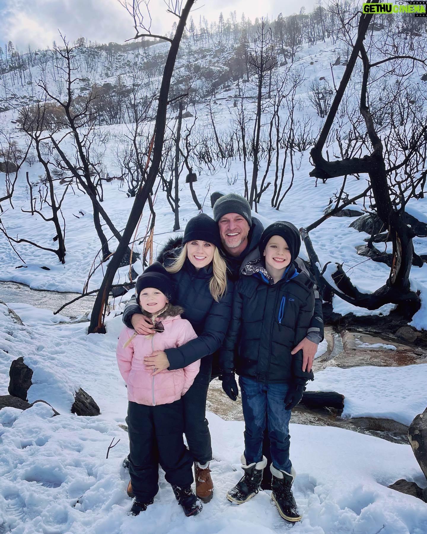 Allison Munn Instagram - Spent the last day of 2021 in a snowy wonderland. Cautiously looking forward to 2022. Cautiously. 🤍