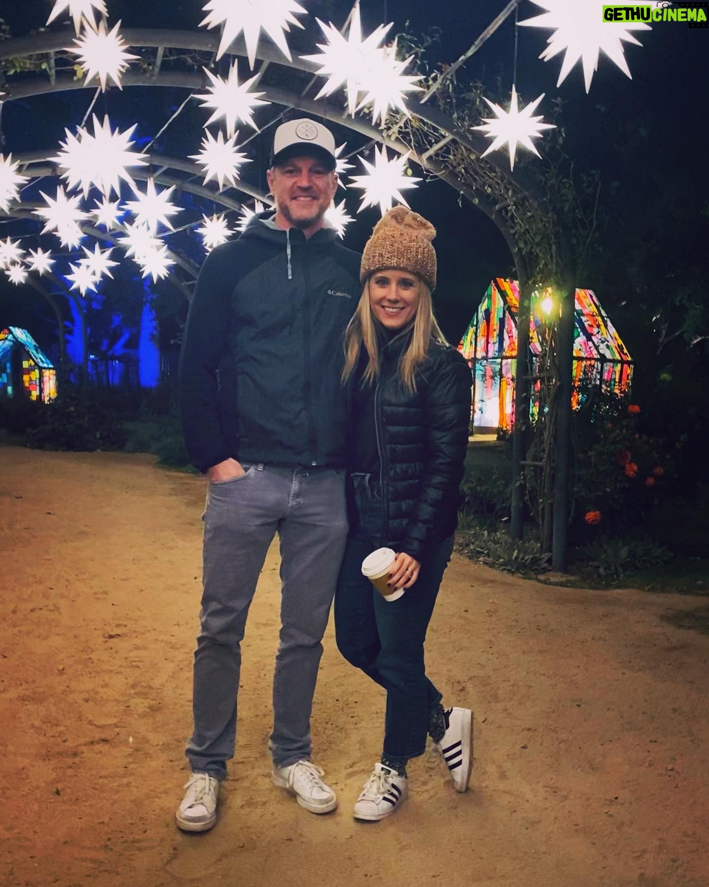 Allison Munn Instagram - Favorite way to kick off the holiday season. ✨