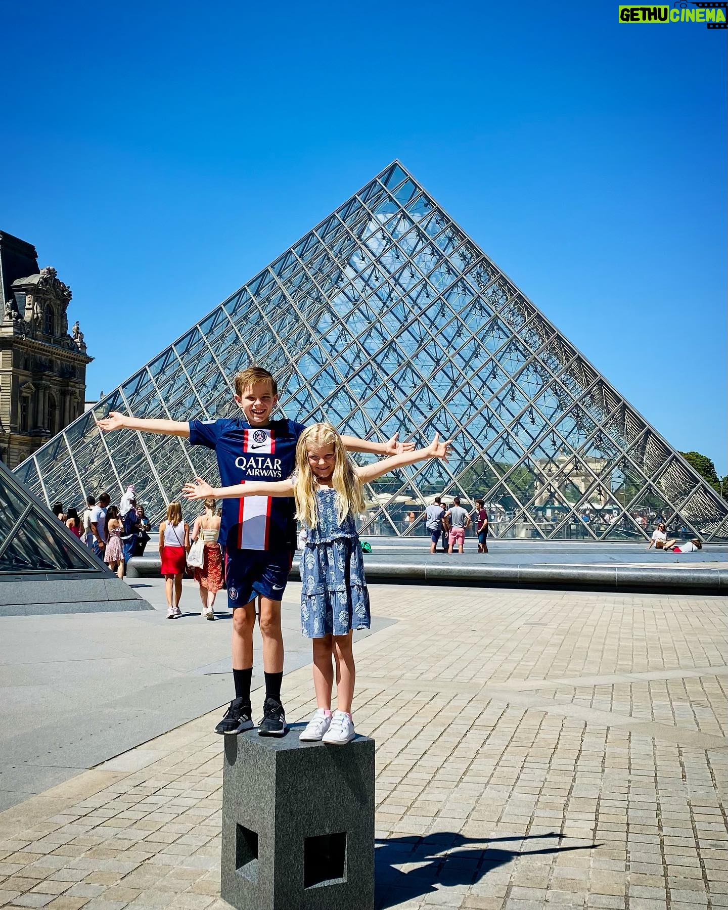Allison Munn Instagram - Wrapping up a whirlwind of a summer with family & friends. Big thanks to my kids for being great travelers and @talrabinowitz & @alecsulkin for being incredible hosts.