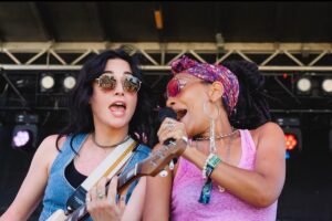 Allison Scagliotti Instagram - Go ‘head, girl. With @sherrakele at the @grittyinpinklife jam. @fairwellfest 2023. 
📸: @ismaelquintanillaiii