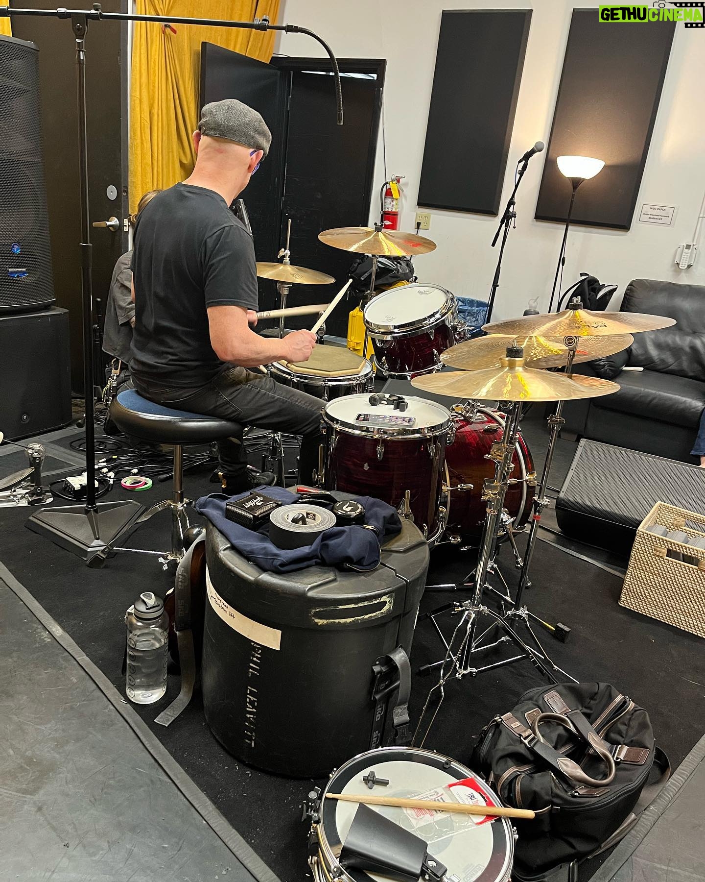 Allison Scagliotti Instagram - Scenes from rehearsal. 8 pm curtain.