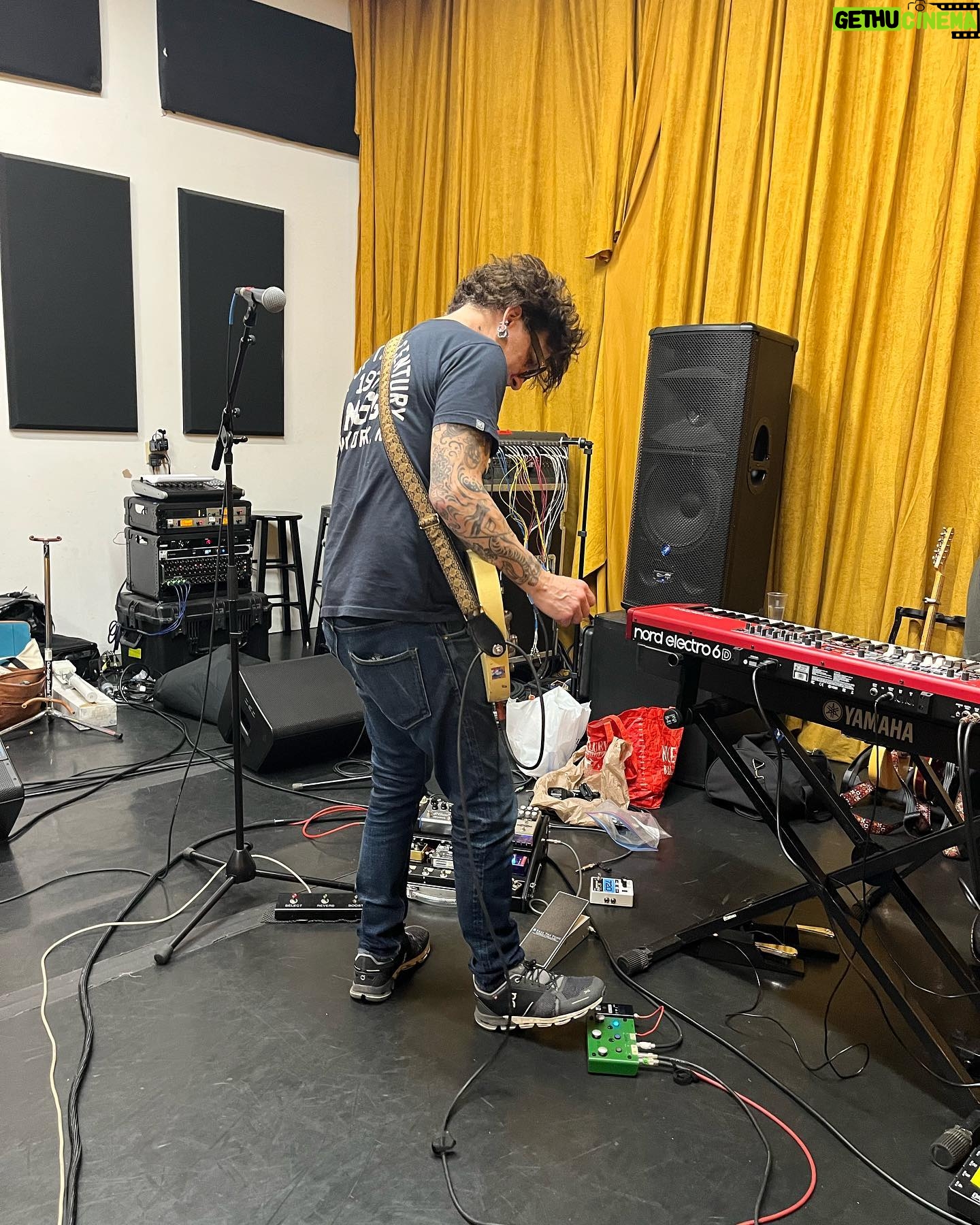 Allison Scagliotti Instagram - Scenes from rehearsal. 8 pm curtain.
