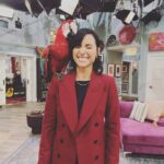 Allison Scagliotti Instagram - I live under a rock and also don’t own a TV so let me now share that I got to jump into an episode of @thatgirllaylay playing your favorite nightmare, a local news anchor. Salad days in my favorite place, a sitcom set. #kidsandanimals