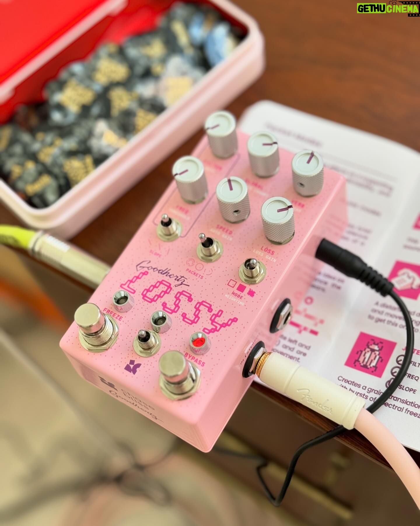 Allison Scagliotti Instagram - Today’s desk view. @chasebliss Lossy and custom picks from @ernieball. #pedalboard #pedalgirl