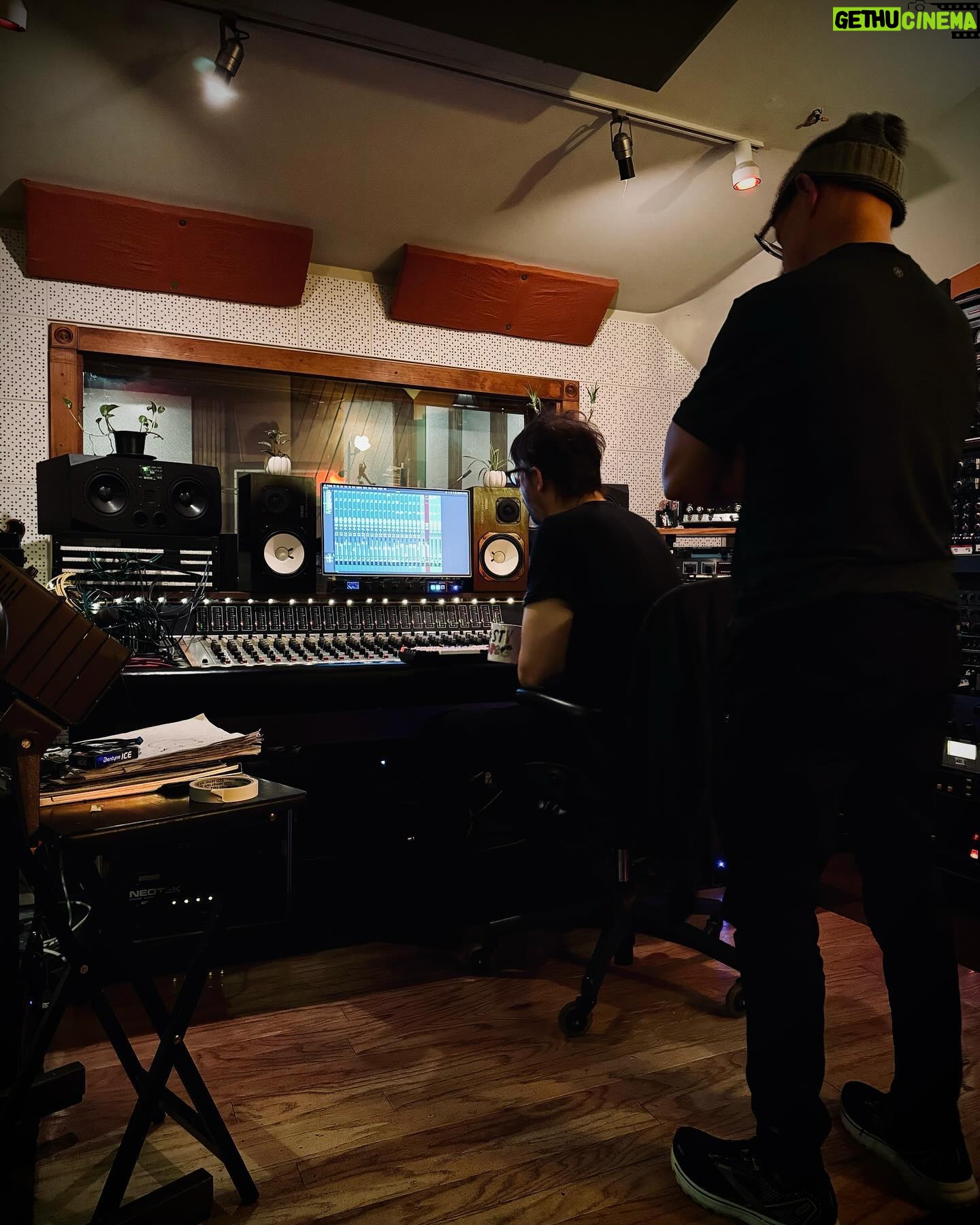 Allison Scagliotti Instagram - 3 days deep in it. Working with artists like this is a privilege I’ve dreamed of my whole life. Welcome to the night shift. #DrSmith