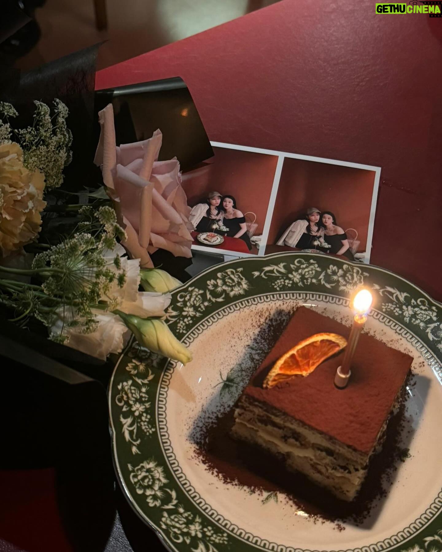 Ally Chiu Instagram - ❤️🖤 最近出門的量大概是我半年份吧 我再不出門就沒朋友了(開玩笑的☺️