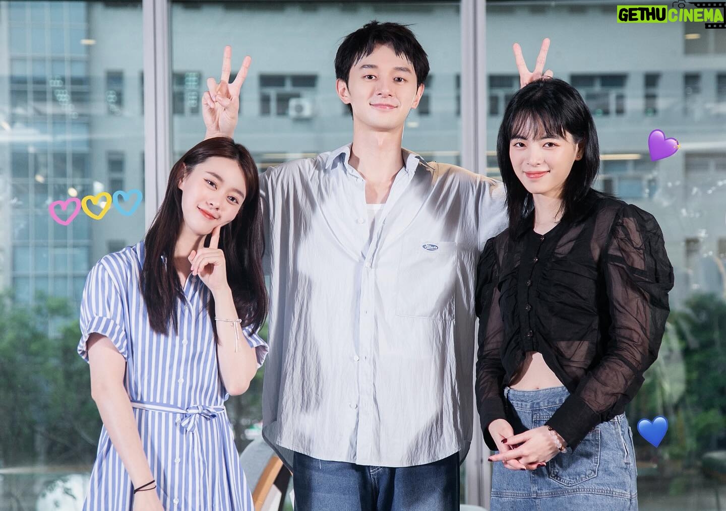 Ally Chiu Instagram - 🤖🤎💡 《#黑盒子》 一起進入奇幻美學的世界裡吧