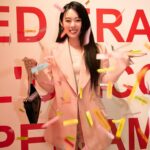 Ally Chiu Instagram - 🫧🩷 當時間只停留在這一刻 我們可以任性編織一場充滿熱情 細節滿點的奢華故事 進而融入到我們的生活裡 透過不同視角的觀看 也帶來前所未有的全新體驗 GUCCI LINE 官方帳號完成預約 3/9-3/12一起踏入 GUCCI ANCORA 時尚藝術特展裡 享受@sabatods 所帶領的故事吧 @gucci #GUCCIANCORA #ANCORATAIPEI