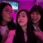 Ally Chiu Instagram - 🎬🎤🧩🖤 這是願望清單裡的角色 從一開始無數次的徬徨 再經過多次的排練 演員彼此的熟悉 很快的 在開拍時 她帶領我到了許多未知的領域 這趟旅程 太多美好的回憶 （撇開中間哭了無數次😆 / 正是因為妳在乎 所以妳哭了好幾次 謝謝你能共感 閱讀卡片裡的文字時 我充滿了無數的想像 我知道 也相信 我們都是在往更好目標前進 希望下次再見的時候 我們彼此又是更成熟的階段 殺青快樂 謝謝在2024的上半年讓我遇見《#那些你不知道的我》 的大家 我很愛你們呦❤️‍🔥 Ps其實我真的好捨不得跟這個角色說再見 @vibio.film