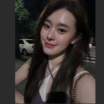 Ally Chiu Instagram - 🎬🎤🧩🖤 這是願望清單裡的角色 從一開始無數次的徬徨 再經過多次的排練 演員彼此的熟悉 很快的 在開拍時 她帶領我到了許多未知的領域 這趟旅程 太多美好的回憶 （撇開中間哭了無數次😆 / 正是因為妳在乎 所以妳哭了好幾次 謝謝你能共感 閱讀卡片裡的文字時 我充滿了無數的想像 我知道 也相信 我們都是在往更好目標前進 希望下次再見的時候 我們彼此又是更成熟的階段 殺青快樂 謝謝在2024的上半年讓我遇見《#那些你不知道的我》 的大家 我很愛你們呦❤️‍🔥 Ps其實我真的好捨不得跟這個角色說再見 @vibio.film