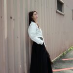 Ally Chiu Instagram - 🔖💡🤎🐻 近期在脆上探討的問題 有時候 提出 討論 聊著聊著 答案自然就浮現了 如何被定義 或不被定義 我想這始終不會有明確答案 很感謝這些貌似的標籤 讓我們去審思 如何在這上面去加分 讓它更不同 不忘學習 不忘自身的目標 誰說不可以很多元（？對吧 謝謝我如此會拍照的新朋朋 @phoebepow 請支持 @letmebeme_official