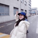 Ally Chiu Instagram - 這次來 因為天氣的關係我必須天天洗頭了⋯（喂～ 記錄生活 讓影片變的有趣好看 其實不太容易 這次來我拍了2-3個不同主題的內容 DJI 相機 手機 交替 我每天都手忙腳亂的 從想腳本到拍攝 已經很燒腦了 還有更重要的剪輯（謝謝我的剪接師🫶🏻 真的辛苦了每一位拍片 後期的大家 期待與你們分享的那天🤍