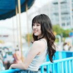 Ally Chiu Instagram - 這是一個夢寐以求的工作回憶 在這裡 我們盡情的玩耍 拍攝 無止盡的綻放彼此的笑容 彼此重拾 那個最純真 最美好 也最愛笑的我們 不知道從何時開始 照片裡的露齒笑 逐漸減少 小時候因為大暴牙被取笑 選擇了最傳統的鋼牙牙套 現在因為上鏡想追求更完美的牙型 所以再次戴上牙套 距離上次戴牙套已經是10年前 我是非常的期待又緊張🥹 這次選擇Zenyum綻雅隱形牙套 除了價格透明外 有三種隱形牙套方案都是均一價 因為工作的關係無法到處去診所評估 現在還提供了線上初步評估 上傳四張牙齒照片交由專業醫師評估 能先了解自己是否適合配戴 確認後就會有專員 幫你預約看診時間 還會針對住所 提供與你最鄰近的診所 非常的方便 我相信在每個階段裡 無論外在 內在 都會有想邁向更理想的樣貌與狀態 @zenyum.tw 也推薦給你們 一起變得更漂亮❤️ 期待重新戴上牙套不知道會變成怎樣的我😌 透過我的專屬連結評估 直接現折1,000元 即日起至3/31 於牙套付款前完成指定任務 隱形牙套最高疊加折扣13000元！ 🔗https://bit.ly/3U6pHBN 可以到限動點選喔 @zenyum.tw #Zenyum #SmileMore #綻雅台灣