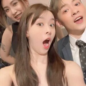 Ally Chiu Instagram - 💒🤍
看到我最愛的你們
都如此幸福快樂
就好替你們開心
答應我
一定要一直幸福下去
我愛妳們