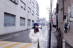 Ally Chiu Instagram - 這次來 因為天氣的關係我必須天天洗頭了⋯（喂～

記錄生活 讓影片變的有趣好看
其實不太容易
這次來我拍了2-3個不同主題的內容
DJI 相機 手機 交替
我每天都手忙腳亂的
從想腳本到拍攝 已經很燒腦了
還有更重要的剪輯（謝謝我的剪接師🫶🏻
真的辛苦了每一位拍片 後期的大家

期待與你們分享的那天🤍