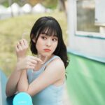 Ally Chiu Instagram - 這是一個夢寐以求的工作回憶 在這裡 我們盡情的玩耍 拍攝 無止盡的綻放彼此的笑容 彼此重拾 那個最純真 最美好 也最愛笑的我們 不知道從何時開始 照片裡的露齒笑 逐漸減少 小時候因為大暴牙被取笑 選擇了最傳統的鋼牙牙套 現在因為上鏡想追求更完美的牙型 所以再次戴上牙套 距離上次戴牙套已經是10年前 我是非常的期待又緊張🥹 這次選擇Zenyum綻雅隱形牙套 除了價格透明外 有三種隱形牙套方案都是均一價 因為工作的關係無法到處去診所評估 現在還提供了線上初步評估 上傳四張牙齒照片交由專業醫師評估 能先了解自己是否適合配戴 確認後就會有專員 幫你預約看診時間 還會針對住所 提供與你最鄰近的診所 非常的方便 我相信在每個階段裡 無論外在 內在 都會有想邁向更理想的樣貌與狀態 @zenyum.tw 也推薦給你們 一起變得更漂亮❤️ 期待重新戴上牙套不知道會變成怎樣的我😌 透過我的專屬連結評估 直接現折1,000元 即日起至3/31 於牙套付款前完成指定任務 隱形牙套最高疊加折扣13000元！ 🔗https://bit.ly/3U6pHBN 可以到限動點選喔 @zenyum.tw #Zenyum #SmileMore #綻雅台灣