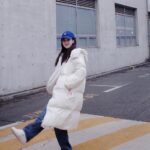 Ally Chiu Instagram - 這次來 因為天氣的關係我必須天天洗頭了⋯（喂～ 記錄生活 讓影片變的有趣好看 其實不太容易 這次來我拍了2-3個不同主題的內容 DJI 相機 手機 交替 我每天都手忙腳亂的 從想腳本到拍攝 已經很燒腦了 還有更重要的剪輯（謝謝我的剪接師🫶🏻 真的辛苦了每一位拍片 後期的大家 期待與你們分享的那天🤍