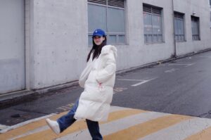 Ally Chiu Instagram - 這次來 因為天氣的關係我必須天天洗頭了⋯（喂～

記錄生活 讓影片變的有趣好看
其實不太容易
這次來我拍了2-3個不同主題的內容
DJI 相機 手機 交替
我每天都手忙腳亂的
從想腳本到拍攝 已經很燒腦了
還有更重要的剪輯（謝謝我的剪接師🫶🏻
真的辛苦了每一位拍片 後期的大家

期待與你們分享的那天🤍