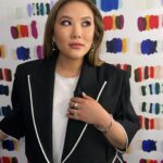 Ally Maki Instagram – bts with my amazing team (and bb girl 🙃) for @kellyclarksonshow. An absolute highlight of this entire trip was meeting one of Kelly’s sweet staffers who wore @asianamericangirlclub to the taping (slide 4). It’s moments like these that make my day! 
⁣
Styled x @cristinaehrlich 
@meg_galvin 
Wearing x @anonlychild 
Glam x @seijinyc @gitabass 
@teamid @kawachouttt @rscapellan @daniel_billington @alliemillette 
#TEAMAAGC