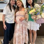 Ally Maki Instagram – 💐💞 Yesterday’s baby shower feels like a dream. We are on cloud 9 and so overcome with love and support for our baby girl. It really does take a village and knowing that she is going to come into this world with such inspirational and LOVING friends and family around her feels unreal. Thank you to all who sent us little notes of support and to everyone who spent the day with us. We can’t wait to meet our little girl! 🫶☁️ ⁣
⁣
Thank you’s from the bottom of our hearts to: ⁣
⁣
Hosted by: @therealkarawang @rowenatsai and my mom! 🩷⁣
⁣
Catered by: my absolute favorite @mendocinofarms we love you @ellen.c.chen 
⁣
Flowers: @theplumdahlia 
⁣
Balloons: by my brother (who is weirdly so talented at balloons 😂) @adam.matsu 
⁣
Game show hosts (4life): @shrrycola @james.s.li 
⁣
Wooden arch: @ca__e_ & Chris⁣
⁣
Photos: @djlilvibey @mariselazumbado 
⁣
Cookies biscuits: @kapi.cafe⁣
⁣
Cake: @emilyfuturama @remiyamamoto 
⁣
Gift bags: @tochisnacks @drinktheqi @kimlyparc @drinknarra @drinkwaveswater 
⁣
Glam: @rubyvo_