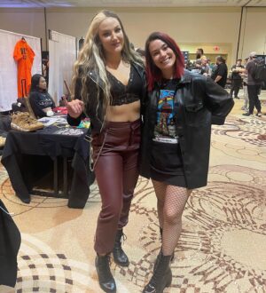 Allysin Kay Instagram - We were thisssss🤌🏼close to a Slugs reunion pic, just missing @chelseaagreen 😭

Thank you @officialwrestlecon! Meeting fans, getting to put Twitch handles to faces, and reuniting with friends that I haven’t seen in YEARS is what makes the chaos of these weekends worth it 🖤

I also live streamed Day 2 on my Twitch - You can still watch the replay! (Link in stories & bio)

10 pics is not enough to share everything from this weekend, so the rest are going on my Patreon for now.

Thank you, Philly!