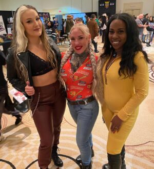 Allysin Kay Instagram - We were thisssss🤌🏼close to a Slugs reunion pic, just missing @chelseaagreen 😭

Thank you @officialwrestlecon! Meeting fans, getting to put Twitch handles to faces, and reuniting with friends that I haven’t seen in YEARS is what makes the chaos of these weekends worth it 🖤

I also live streamed Day 2 on my Twitch - You can still watch the replay! (Link in stories & bio)

10 pics is not enough to share everything from this weekend, so the rest are going on my Patreon for now.

Thank you, Philly!
