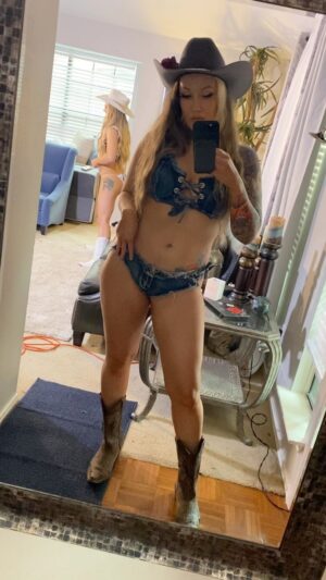 Allysin Kay Instagram - Come see me TOMORROW in San Antonio, Texas for @uwwfed! 🤼‍♀️

And stay tuned to both of my exclusive sites (and hers) for my collab with @thunderrosa22 👀🔥