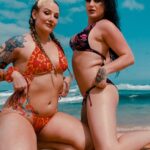 Allysin Kay Instagram - 𝐴𝑛𝑦𝑤𝑎𝑦, 𝑒𝑣𝑒𝑟𝑦𝑏𝑜𝑑𝑦 𝑤𝑎𝑠 𝑑𝑟𝑖𝑛𝑘𝑖𝑛𝑔 𝐶𝑟𝑖𝑠𝑡𝑎𝑙 𝑐ℎ𝑎𝑚𝑝𝑎𝑔𝑛𝑒 𝑎𝑛𝑑 𝑡ℎ𝑒𝑛 𝑖𝑠 𝑠𝑡𝑎𝑟𝑡𝑒𝑑 𝑡𝑜 𝑔𝑒𝑡 𝑤𝑖𝑙𝑑 𝑎𝑛𝑑 𝑝𝑒𝑜𝑝𝑙𝑒 𝑤𝑒𝑟𝑒 𝑔𝑒𝑡𝑡𝑖𝑛𝑔 𝑓𝑟𝑒𝑎𝑘𝑦 𝑖𝑛 𝑡ℎ𝑒 𝑝𝑜𝑜𝑙 𝑎𝑛𝑑 𝑠𝑡𝑢𝑓𝑓, 𝐼 𝑙𝑜𝑜𝑘 𝑜𝑣𝑒𝑟 𝑎𝑛𝑑 𝑡ℎ𝑒𝑟𝑒 𝑤𝑎𝑠 𝑦𝑜𝑢𝑟 𝑔𝑖𝑟𝑙 𝑔𝑒𝑡𝑡𝑖𝑛𝑔 𝑏𝑢𝑐𝑘𝑤𝑖𝑙𝑑 𝑖𝑛 𝑡ℎ𝑒 𝑗𝑎𝑐𝑢𝑧𝑧𝑖. 𝑊𝑖𝑡ℎ 𝑎 𝑏𝑎𝑐𝑘-𝑢𝑝 𝑑𝑎𝑛𝑐𝑒𝑟! 𝐼 𝑚𝑒𝑎𝑛 𝑡ℎ𝑎𝑡’𝑠 𝑛𝑎𝑠𝑡𝑦. 𝑇ℎ𝑎𝑡’𝑠 𝑙𝑜𝑤𝑒𝑟 𝑡ℎ𝑎𝑛 𝑎 𝑠𝑒𝑐𝑢𝑟𝑖𝑡𝑦 𝑔𝑢𝑎𝑟𝑑. 𝐴𝑡 𝑙𝑒𝑎𝑠𝑡 𝑠𝑒𝑐𝑢𝑟𝑖𝑡𝑦 𝑐𝑎𝑛 𝑔𝑒𝑡 𝑦𝑜𝑢 𝑏𝑎𝑐𝑘𝑠𝑡𝑎𝑔𝑒. 𝑆ℎ𝑒 𝑑𝑜𝑛’𝑡 𝑙𝑜𝑣𝑒 ℎ𝑒𝑟𝑠𝑒𝑙𝑓.