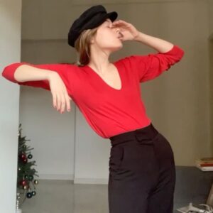 Alma Noce Instagram - Non so cosa dire. Servizio pessimo, da bere e mangiare assolutamente insapore se non per un leggero e amaro retrogusto di allucinazione. 
Barista a tratti invisibile e una musica aggressiva che andava e veniva. 
Come me, vado e non vengo più.
1/10 non consiglio.