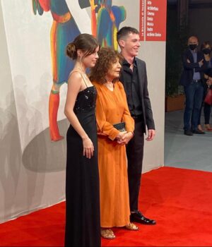 Alma Noce Instagram - Che emozione enorme presentare “La Ragazza Ha Volato” alla 78 edizione del Festival del Cinema di Venezia.  Grazie a tutti!! ❤️❤️❤️
@labiennale 

@giorgioarmani 
@armanibeauty 
@tiffanyandco

Hair; @gaudino_maurizio 
Make-up; @dodi_make_up