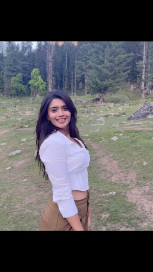 Alma Hussein Instagram - Mera ghar. “Ghar” is supposed to be a place where we all feel safe. A place where we can be creative and learn about ourselves. It’s supposed to be your place.❤️

( travel, explore, lifestyle)

#explore#explorepage#exploremore#recommended#trend#trending#reels