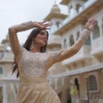 Alma Hussein Instagram – Alamzeb or Fareedan? Choose your personality !

Location – @hotelgautamlonavala 
Outfit details:
Alamzeb fit – @anjumqureshilabel 
Fareedan fit – @amazonfashionin 
Shot by – @_yash_warpe 

@bhansaliproductions @netflix_in