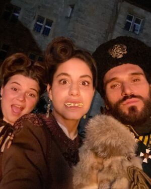Almila Bağrıaçık Instagram - DIE KAISERIN 👑🥊
moving on to the next one - SEASON 2 
😆🥹😬😮‍💨🤩🥳🤗❤️‍🔥💃🏻❤️‍🔥💃🏻❤️‍🔥💃🏻

#diekaiserin #theempress #netflix #royal #tvshow #greatsuccess #season2 #bts