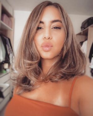 Almila Bağrıaçık Instagram - Bir degisiklik olsun dedim 🤪 
Heute mal etwas gewagt 🤷🏽‍♀️ 
#hairandmakeup @apjarblack 🖤
#dirtythirty 💃🏽💃🏽💃🏽💃🏽