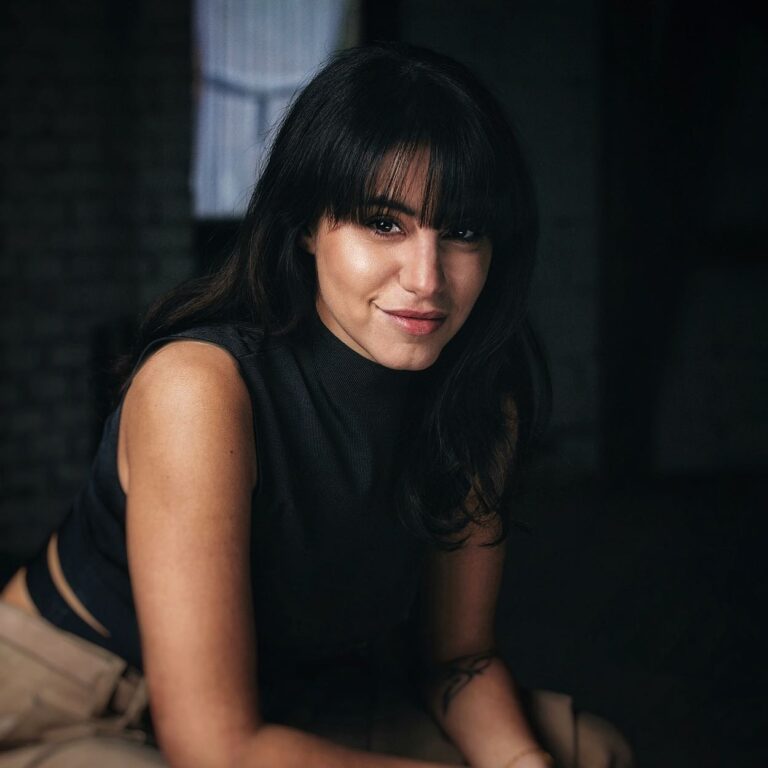 Actress Almila Bağrıaçık HD Instagram Photos and Wallpapers February 2022