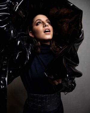 Almila Bağrıaçık Instagram - UNLEASH THE DRAGON 🐉 

THANK U FOR UR WARM CONGRATULATIONS

📸 by @felixrachor 
👘 by @jenmertensstyle 
💄 by @ivana_makeupartist 

#dirtythirty #90skid 🌸💫💖