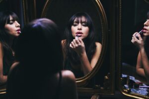 Almila Bağrıaçık Instagram - Don’t fool me - it’s my profession 💋

📸 @nilsschwarz_photography 
💄 @latisha_nicholson 

#mirrorpic