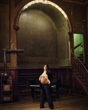 Almila Bağrıaçık Instagram - ICON - out now! 
@icon.magazin 
 
📸 by the great @bryanadams 

special thanks to
@needagency 
@inga_griese and her team ♥️ 

#icon #pregnant #photography #almilabagriacik