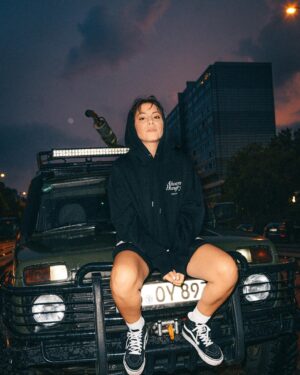 Almila Bağrıaçık Instagram - berliner straßenkatze - 
always hungry for the spotlight 

hoodie by @fog.berlin 
photos by @robertschlesinger 

#alwayshungry #streets #photography  #berlin