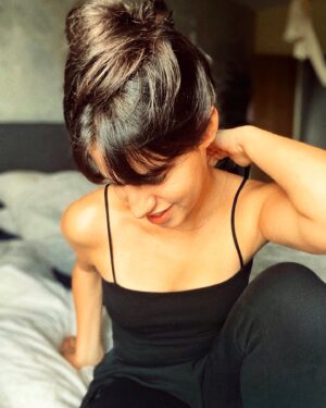 Almila Bağrıaçık Instagram - first pictures of my 
new year of L I F E 
which one is ur favorite? 

#forever30 #julybirthday #nomakeup #justme #selfportrait