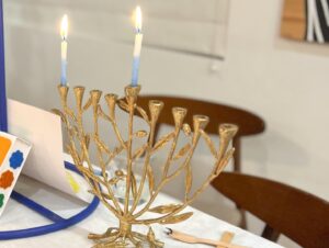 Alona Tal Instagram - חג חנוכה שמח. Happy Hanukkah.  May this Hanukkah we get a miracle and get our hostages back home  alive. #bringthemhomenow