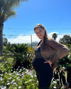Aly Michalka Instagram - 🌼These days🌼