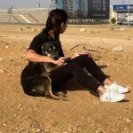Alyaa Assaf Instagram – احب اعرفكم علي شكولاتة وبطاطا 🤍 الذ كلبين شوفتهم في حياتي واليوم اللي مش بروح عشان احطلهم اكل بحس ان اليوم فيه حاجة ناقصة وبيوحشوني 🤷🏼‍♀️🥹وشكولاتة هانم اللي نايمة في حضني دي زمان ماكنتش بتقربلي وكانت بتخاف مني وتستخبي اول ماروح دلوقتي بقيت قمة المياصة😂 بطاطا بقي بيغير من اخته وبقي بيعض ايدي لما العب معاها 😁