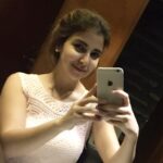 Alyaa Assaf Instagram - Successful people always have two things on their lips : silence & smile ☺️ #throwback #selfie #mirror #smile #positivevibes #humanbeing #moment #naturalmakeup #mystyle #actress #women