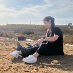 Alyaa Assaf Instagram – احب اعرفكم علي شكولاتة وبطاطا 🤍 الذ كلبين شوفتهم في حياتي واليوم اللي مش بروح عشان احطلهم اكل بحس ان اليوم فيه حاجة ناقصة وبيوحشوني 🤷🏼‍♀️🥹وشكولاتة هانم اللي نايمة في حضني دي زمان ماكنتش بتقربلي وكانت بتخاف مني وتستخبي اول ماروح دلوقتي بقيت قمة المياصة😂 بطاطا بقي بيغير من اخته وبقي بيعض ايدي لما العب معاها 😁