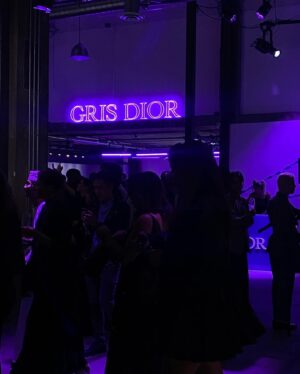 Alyssa Jirrels Instagram - @dior @diorbeauty 🥳❤️🤩 #dareingrisdior